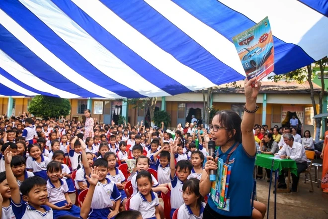 Chung tay đóng góp mang sách đến trẻ em khó khăn ở ĐBSCL