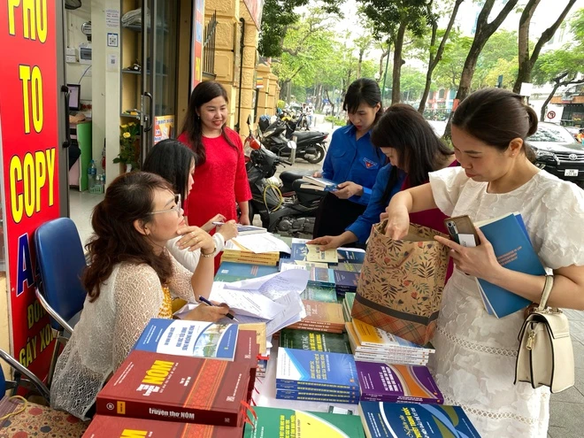 Trưng bày, quảng bá sách khoa học xã hội