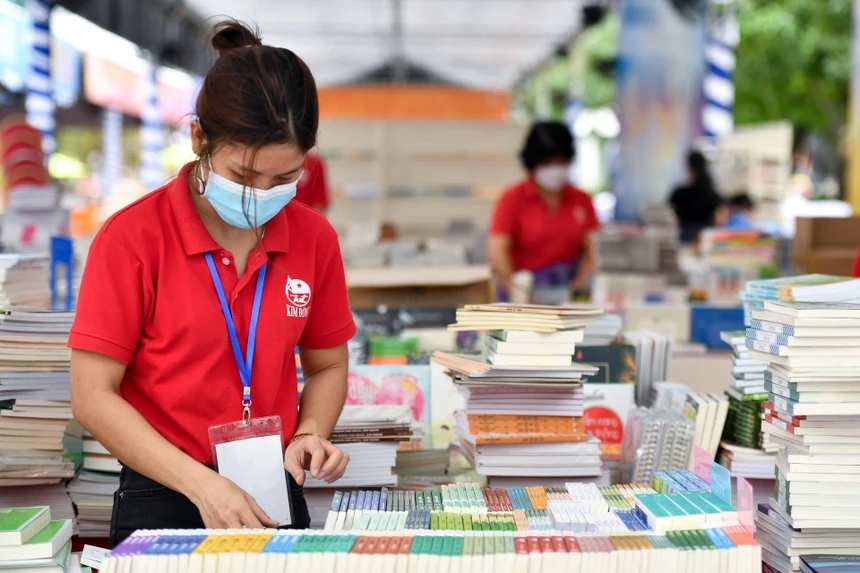Không gian Ngày sách và Văn hóa đọc Việt Nam tại phố đi bộ Nguyễn Huệ Không gian Ngày sách và Văn hóa đọc Việt Nam tại phố đi bộ Nguyễn Huệ