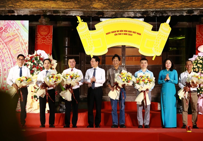 Phó thủ tướng dự khai mạc Ngày Sách và Văn hóa đọc Việt Nam Phó thủ tướng dự khai mạc Ngày Sách và Văn hóa đọc Việt Nam