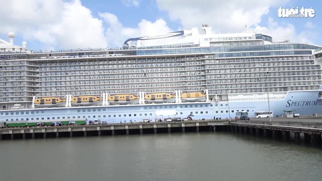 Cận cảnh siêu tàu Spectrum of the Seas đưa hơn 4