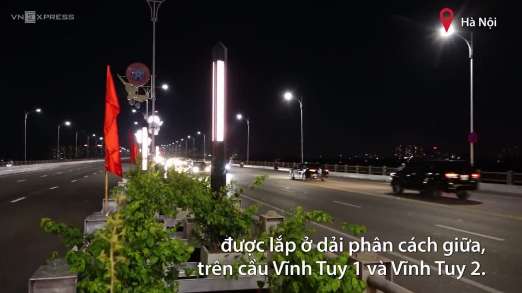 Cầu Vĩnh Tuy lắp hệ thống chiếu sáng trước ngày thông xe