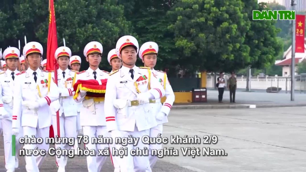 Trang nghiêm lễ Thượng cờ chào mừng Quốc khánh 2-9 tại Quảng trường Ba Đình (Video- Minh Quang)