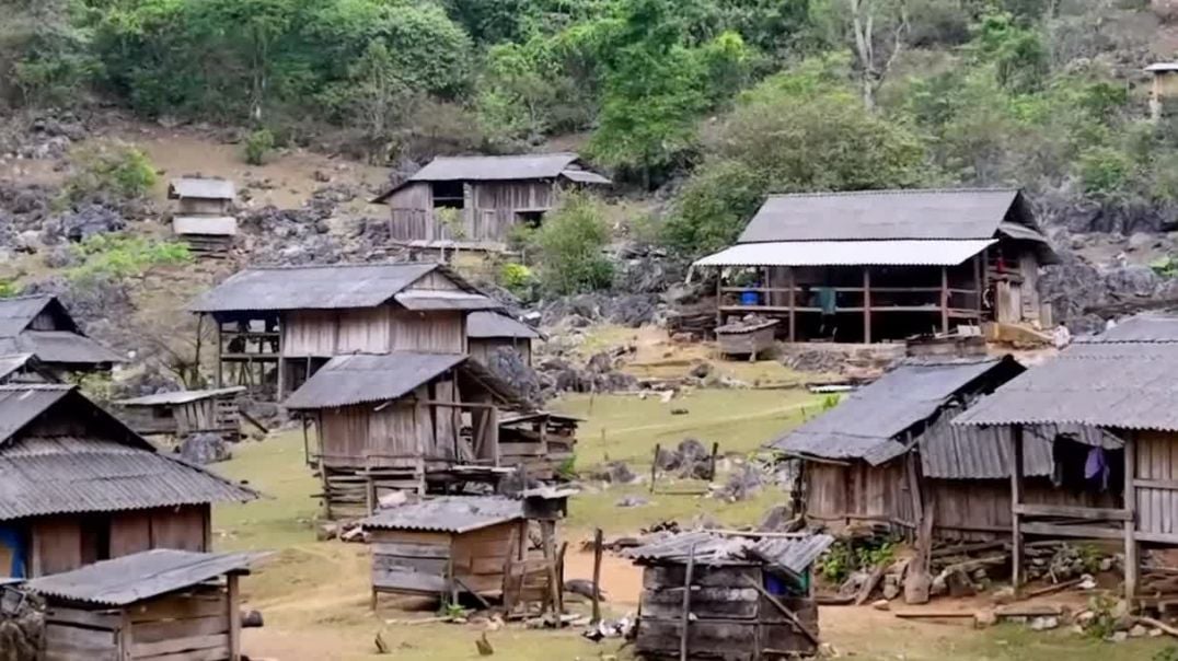 Khám phá ngôi làng nguyên sơ của người H'Mông ở Mộc Châu