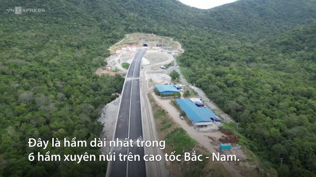 Hầm xuyên núi dài nhất trên cao tốc Bắc - Nam