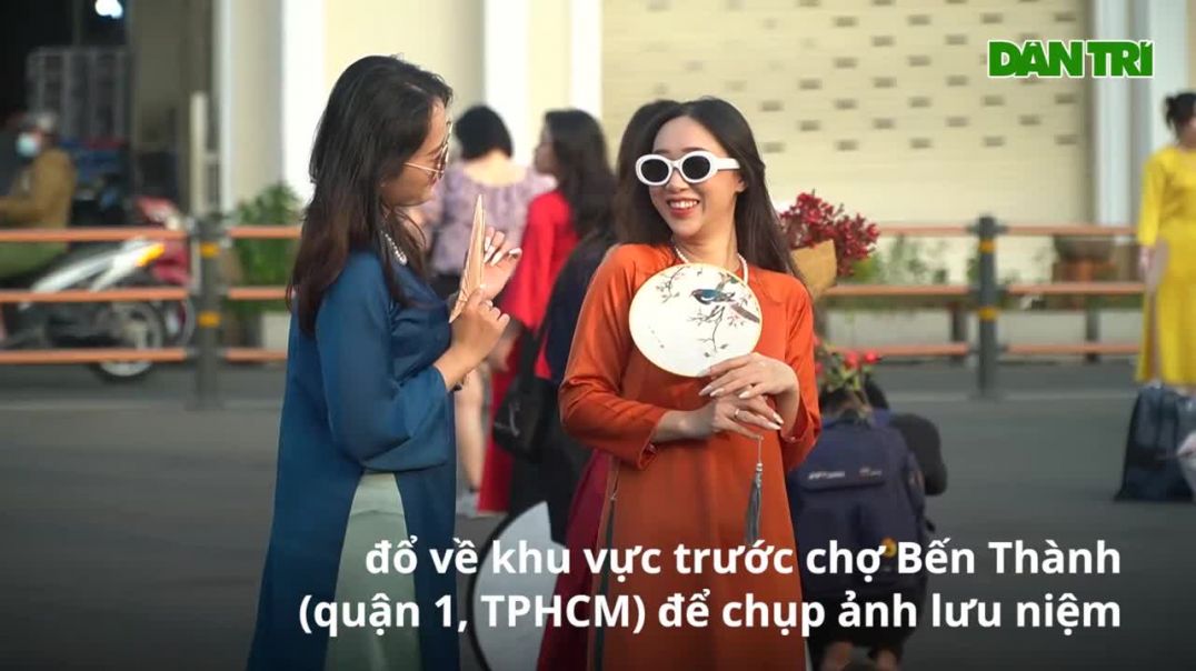 ⁣Du khách 'sống ảo' đón Tết tại khu chợ hơn 100 tuổi ở TPHCM