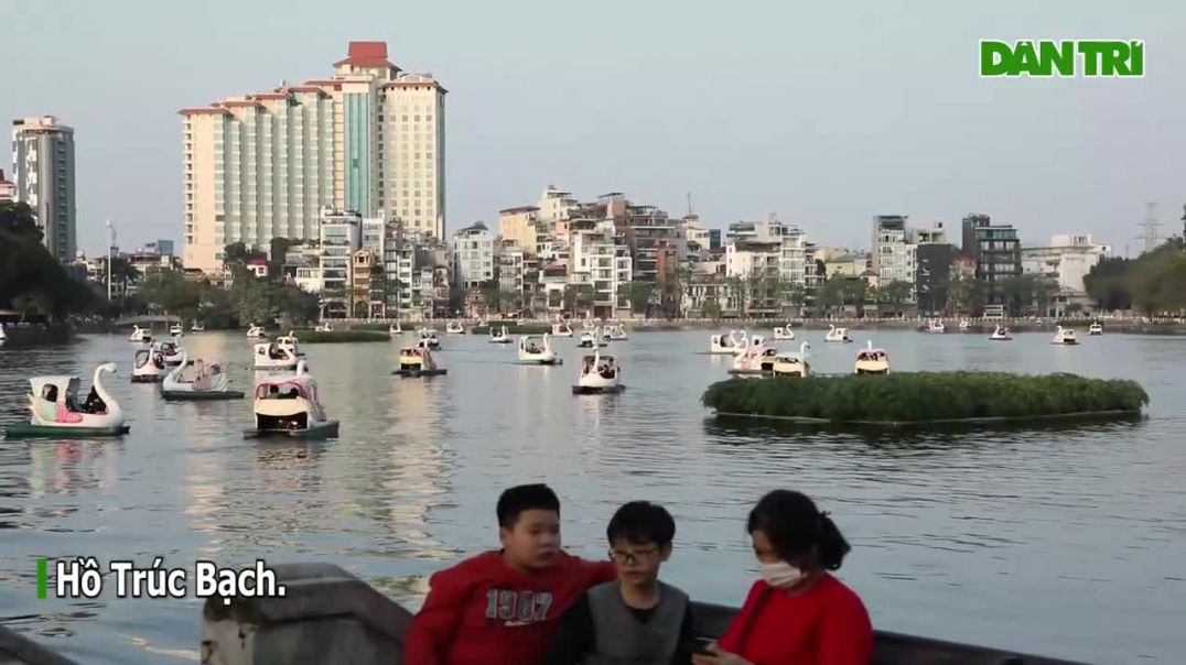 ⁣Các điểm vui chơi đông nghịt khách du Xuân