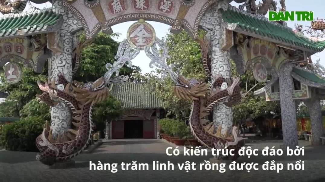 ⁣Khám phá cổ miếu hơn 300 tuổi nằm giữa sông ở TPHCM