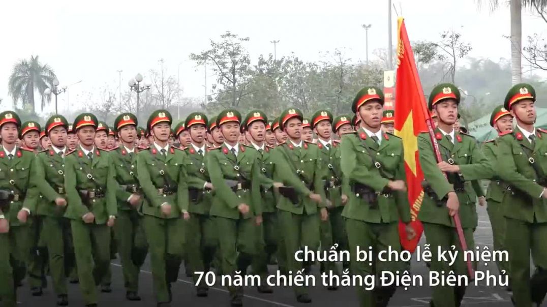 Cảnh sát luyện diễu binh mừng chiến thắng Điện Biên Phủ