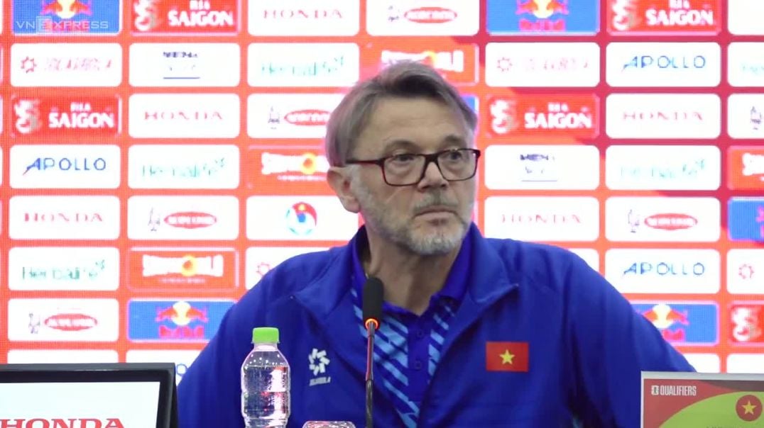 ⁣HLV Troussier: 'Việt Nam vẫn nắm quyền tự quyết trước trận Indonesia'