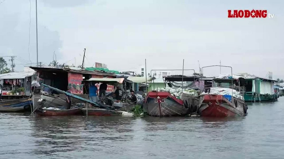 Chợ nổi Cái Răng vừa thân thương vừa khác lạ về chiều