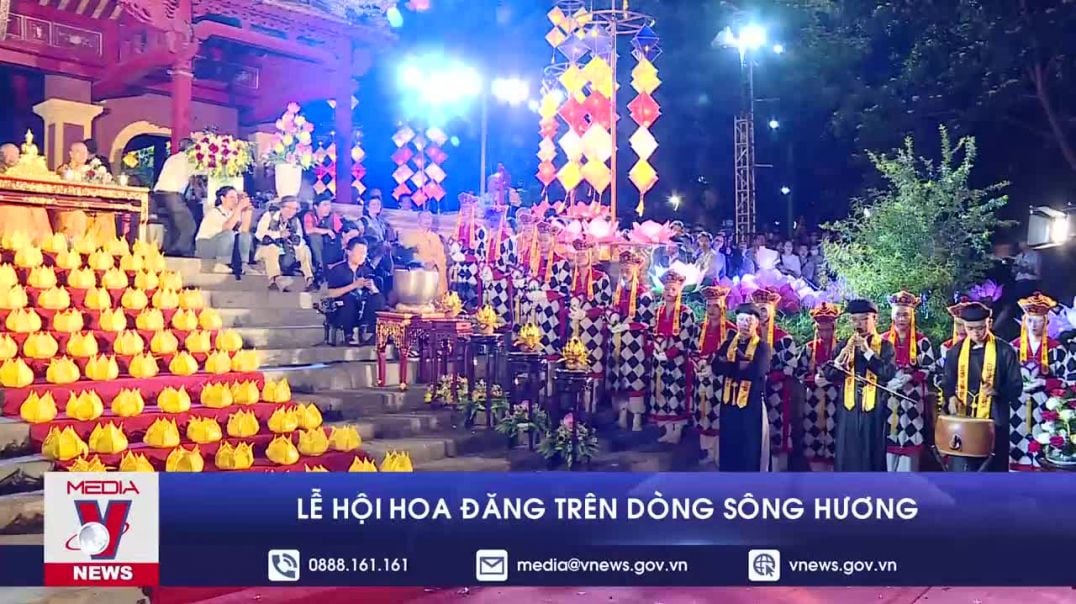 Lễ hội hoa đăng trên dòng sông Hương