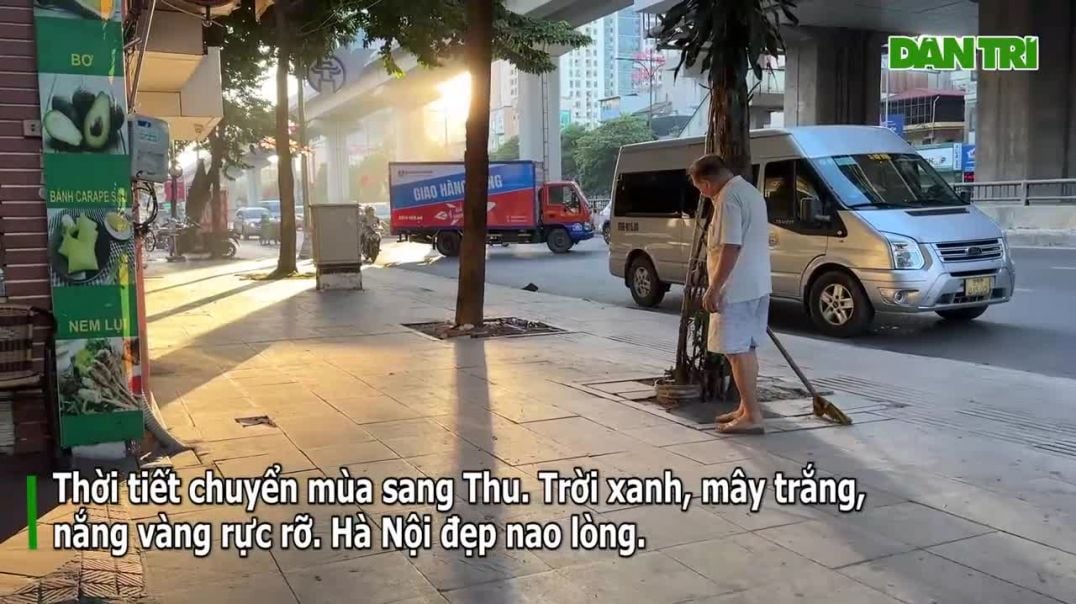 Mùa thu Hà Nội trong nắng vàng rực rỡ