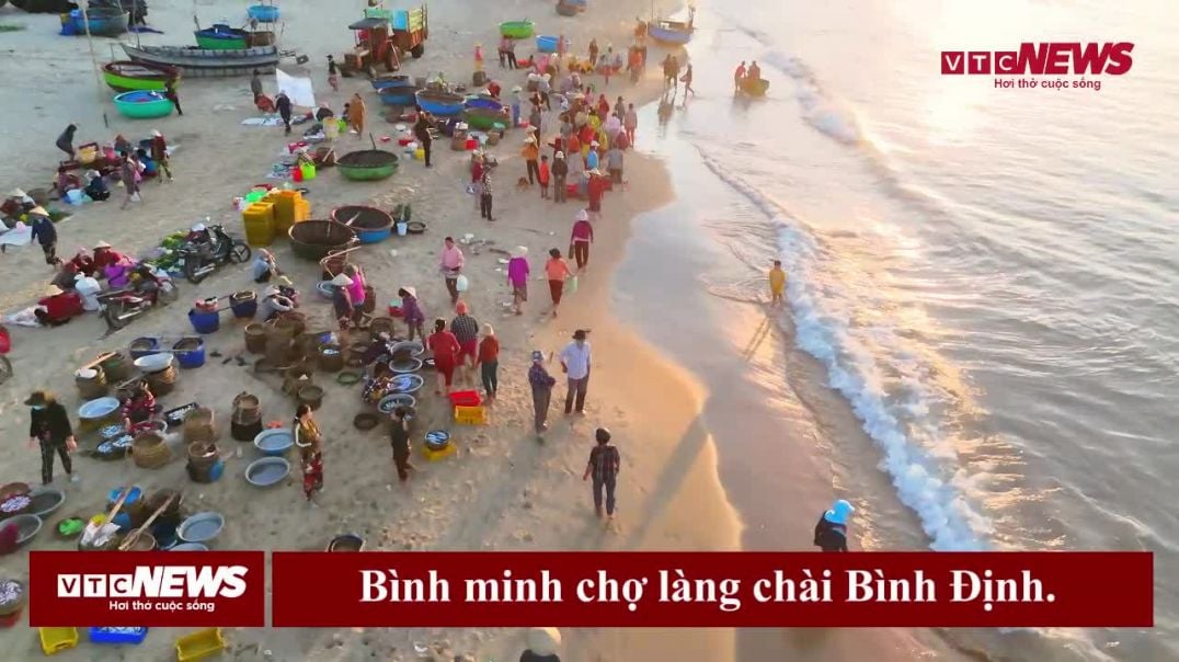 ⁣Ngắm bình minh tuyệt đẹp trên làng chài ven biển Bình Định