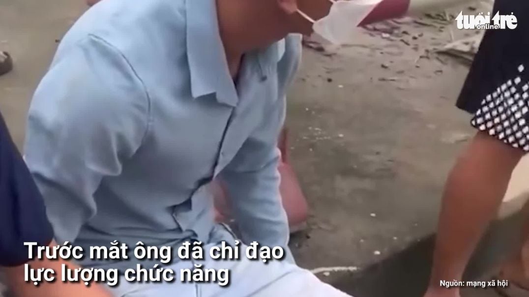 ⁣Sập cầu Phong Châu tại Phú Thọ, nghi có người và xe rơi xuống sông