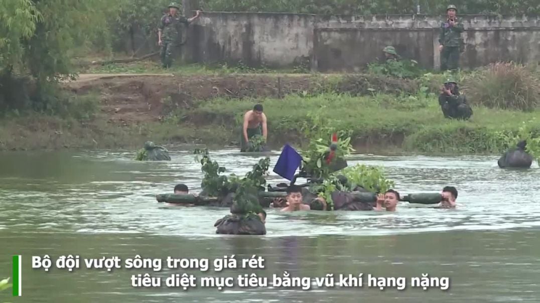 ⁣Bộ đội vượt sông trong giá lạnh, tiêu diệt mục tiêu bằng hỏa lực mạnh