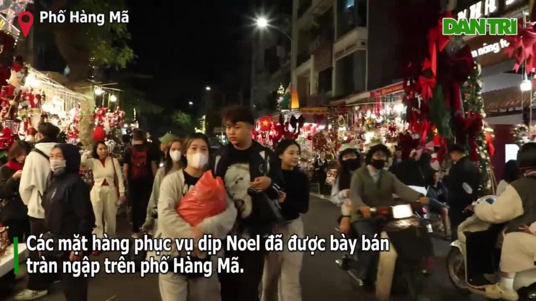 ⁣Đón Noel sớm trên phố Hàng Mã