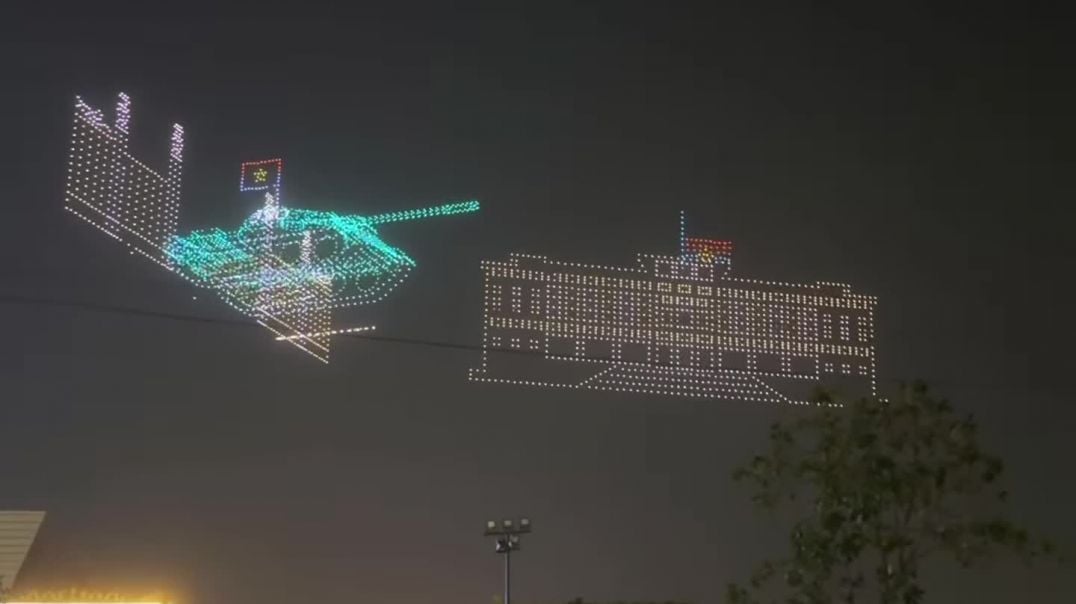 ⁣10.500 drone vẽ hành trình phát triển thành phố trên bầu trời sông Sài Gòn